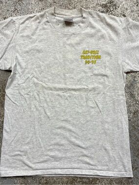 Vintage Cat-Griz Tradition Graphic Tee - Light Gray wizz on the grizz